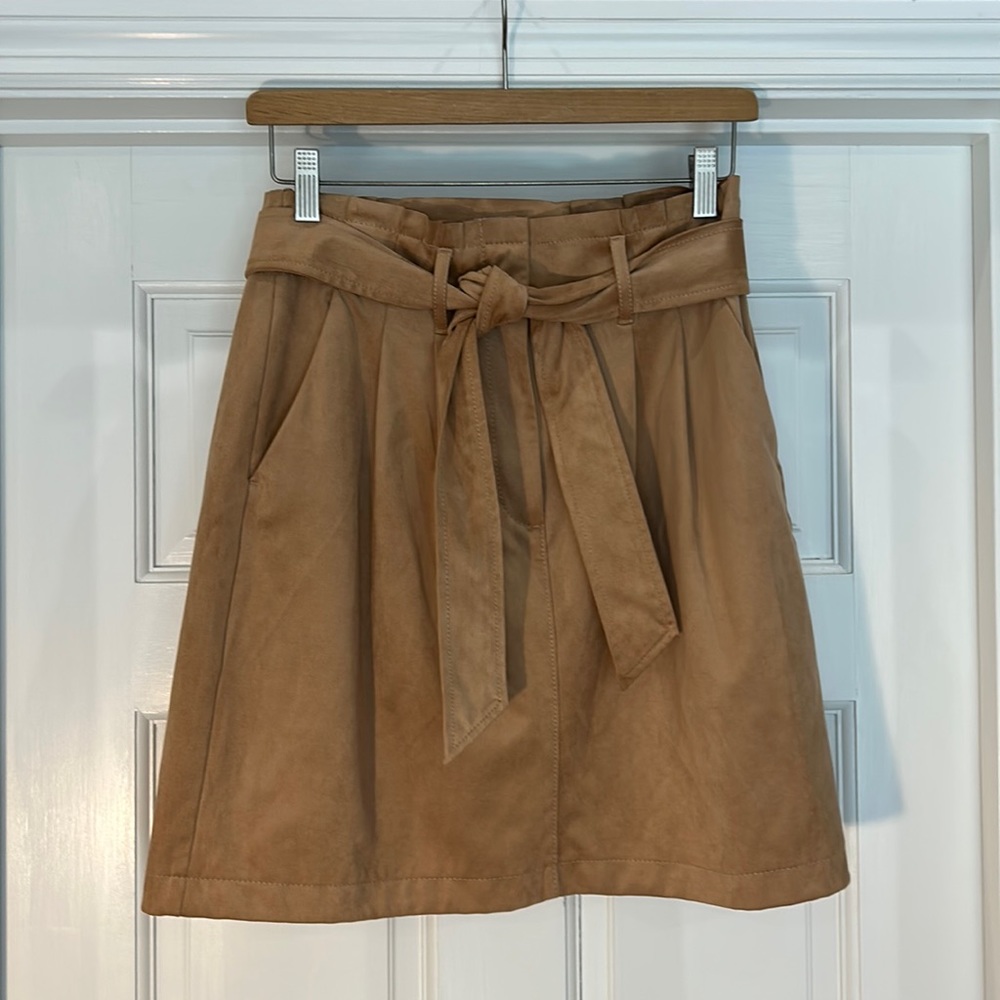Honey suede loft skirt size 4